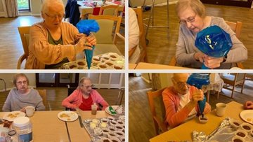 Residents at Beechcroft care home enjoy cake decorating